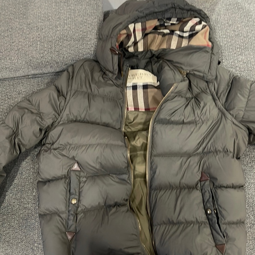 Burberry coat 100% authentic. Great condition